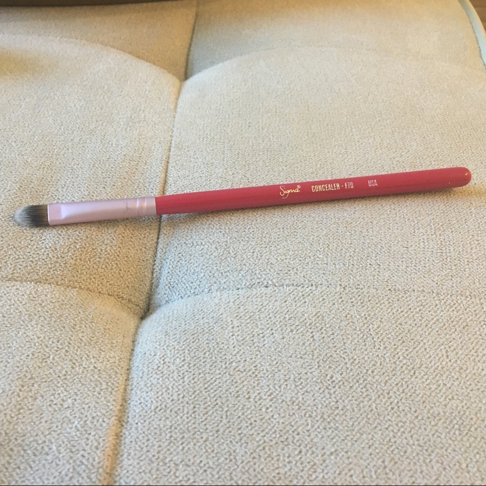 Sigma Pink F70 Concealer Brush